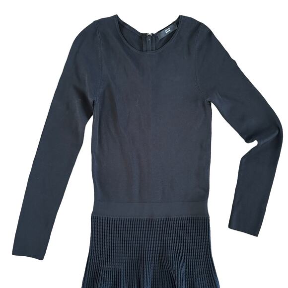 NWOT Steffen Schraut Black & Navy The Heritage Pleated Sweater Dress - Size 10 - Picture 3 of 13